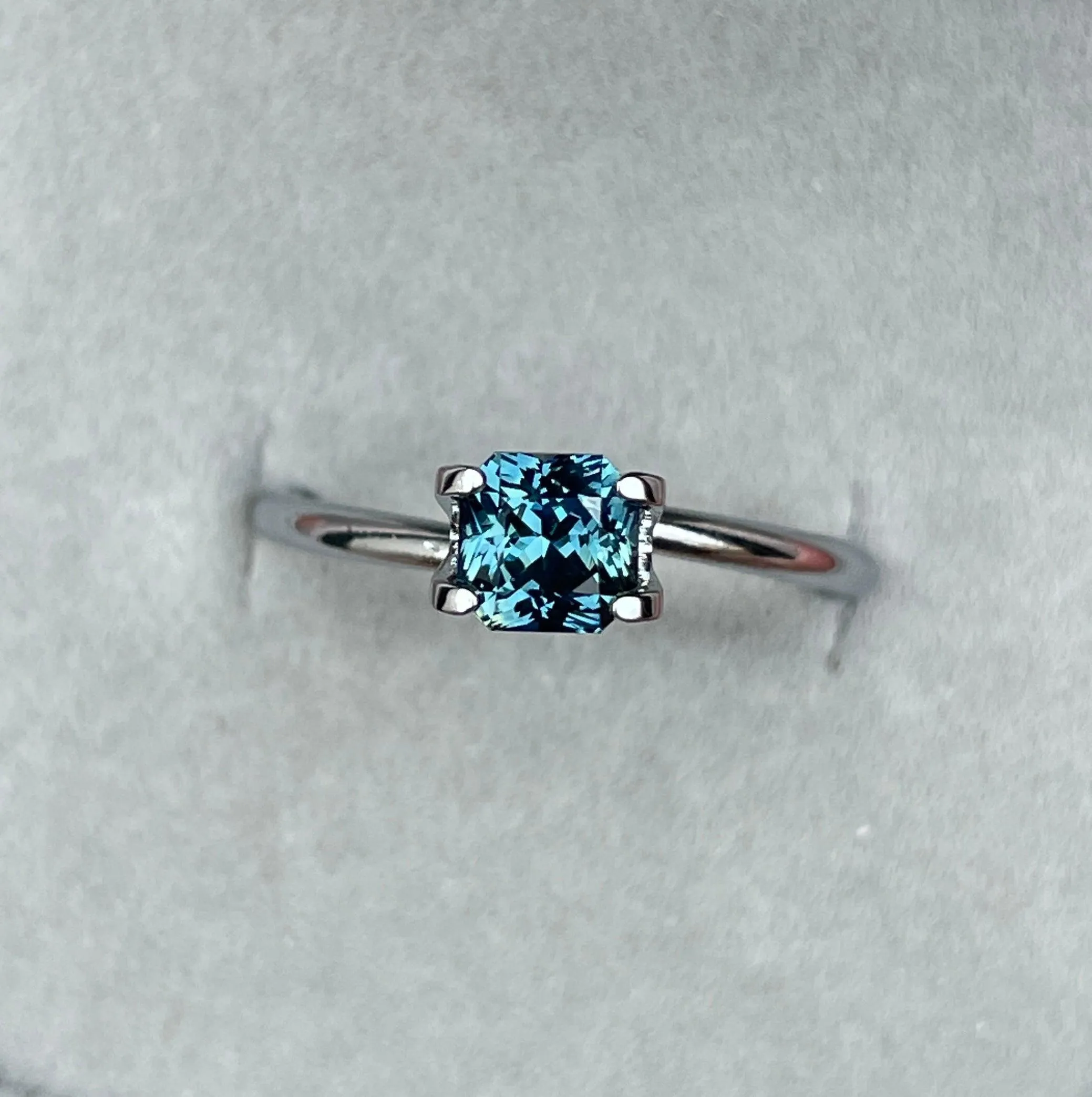 1.14 crt Teal Sapphire| One of a kind, Blue green radiant Sapphire for a diamond Cluster ring, white gold ring Bridal ring Anniversary gift