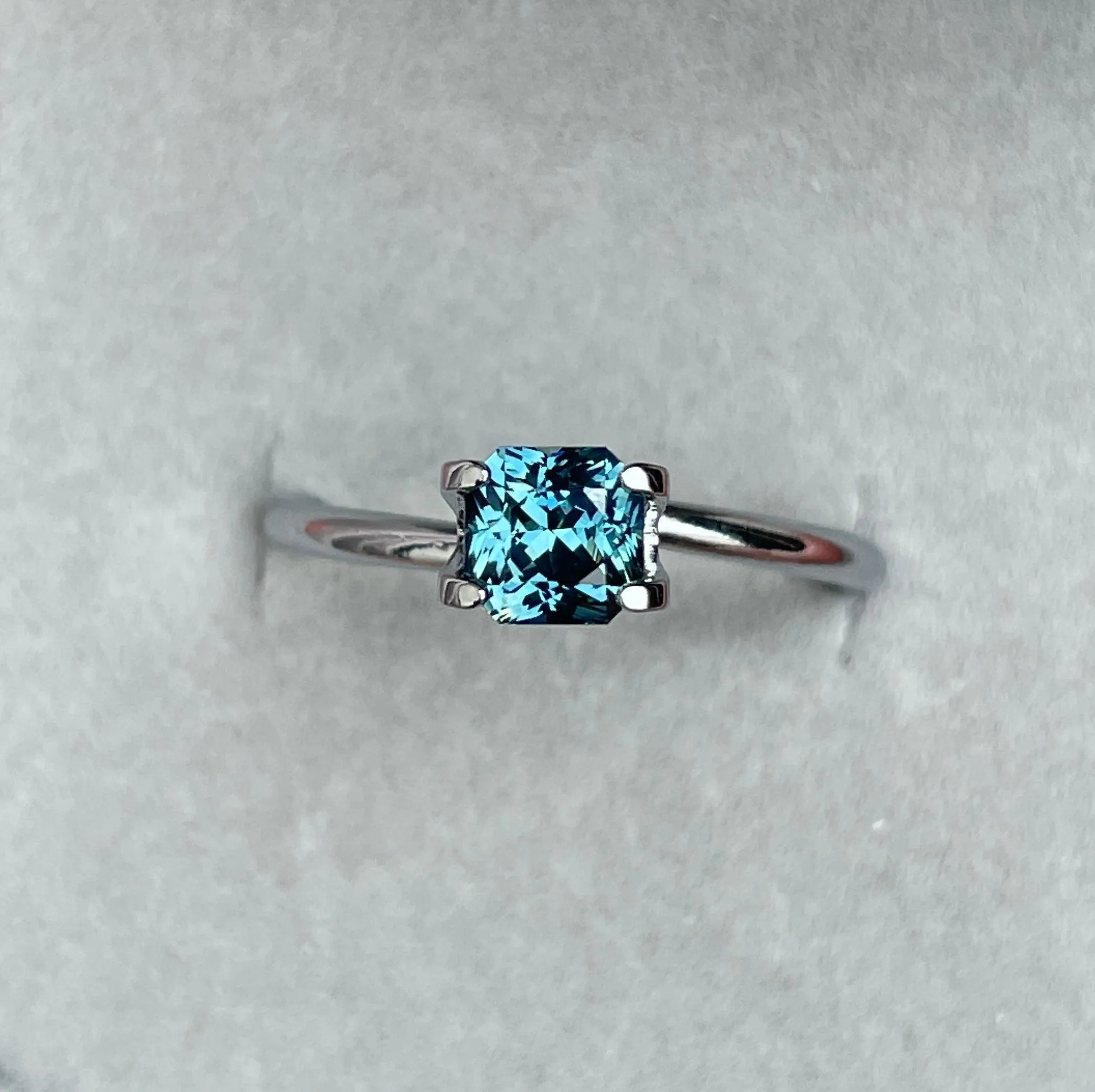 1.14 crt Teal Sapphire| One of a kind, Blue green radiant Sapphire for a diamond Cluster ring, white gold ring Bridal ring Anniversary gift
