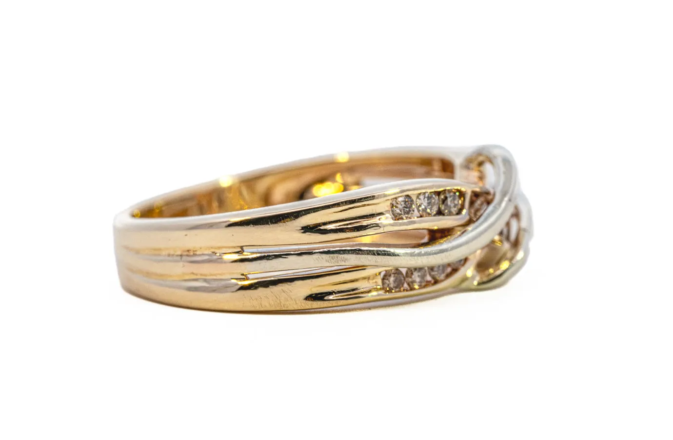 Elegant Crossover Diamond Ring in Yellow Gold tdw 0.15ct