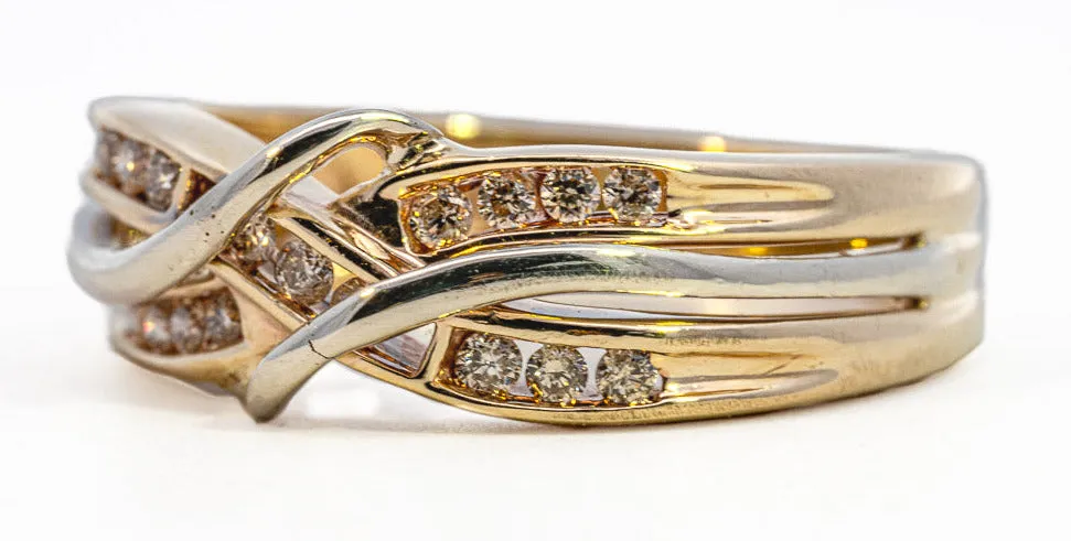Elegant Crossover Diamond Ring in Yellow Gold tdw 0.15ct