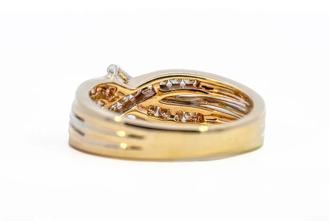 Elegant Crossover Diamond Ring in Yellow Gold tdw 0.15ct
