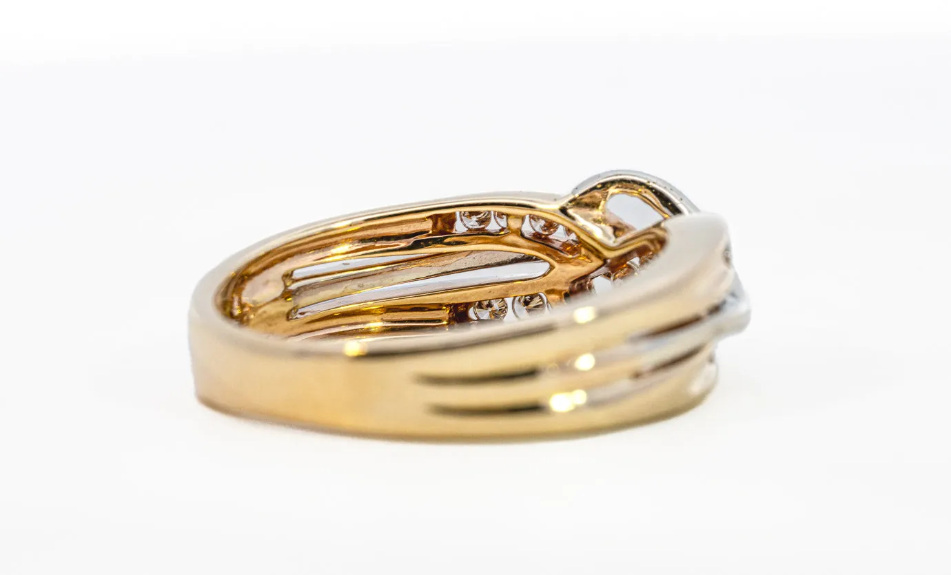 Elegant Crossover Diamond Ring in Yellow Gold tdw 0.15ct