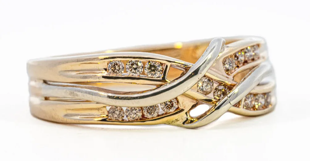 Elegant Crossover Diamond Ring in Yellow Gold tdw 0.15ct