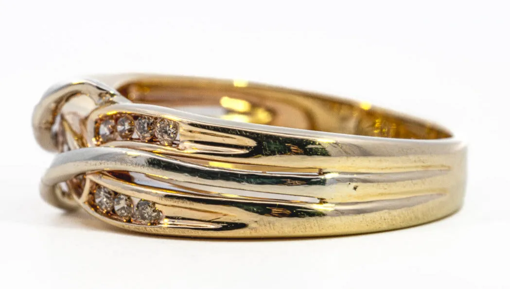 Elegant Crossover Diamond Ring in Yellow Gold tdw 0.15ct