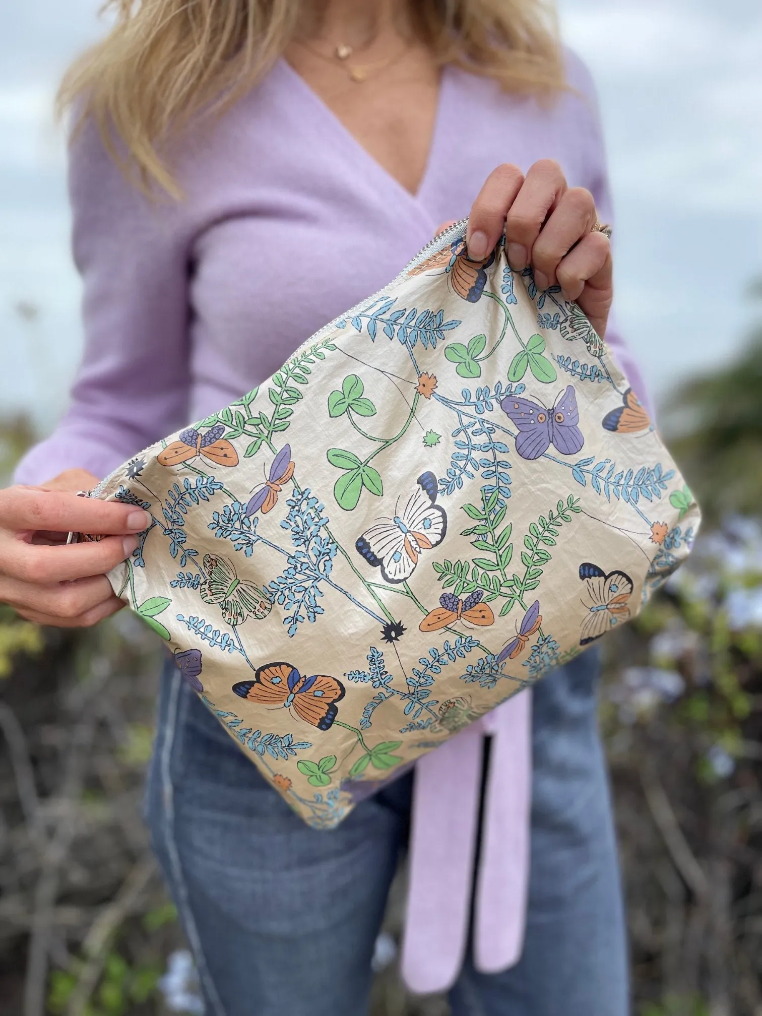 Medium Zipper Pack - Butterfly in the Wild on Shimmer Beige