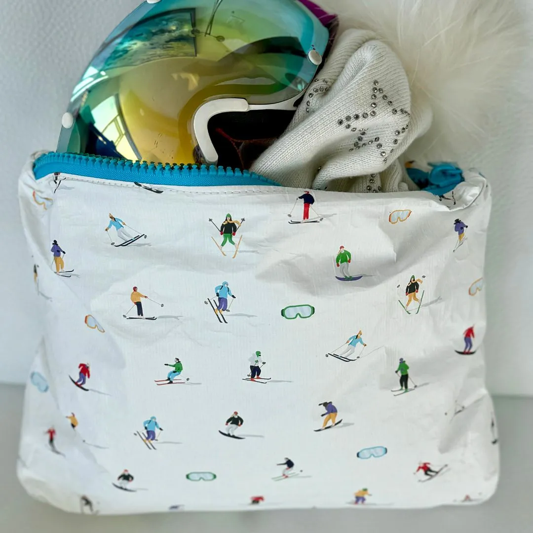Medium Zipper Pack - Dancing Skiers with Goggles