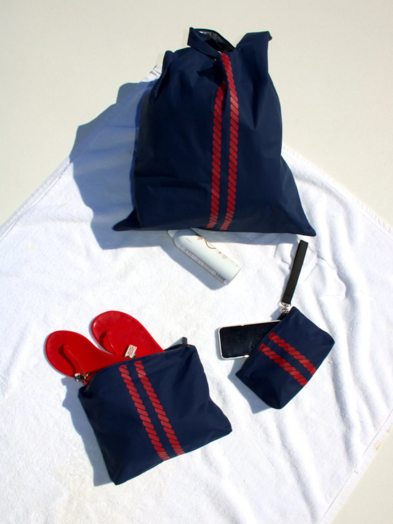 Medium Zipper Pack in Nautical Rope Stripes in Matte Navy and Red
