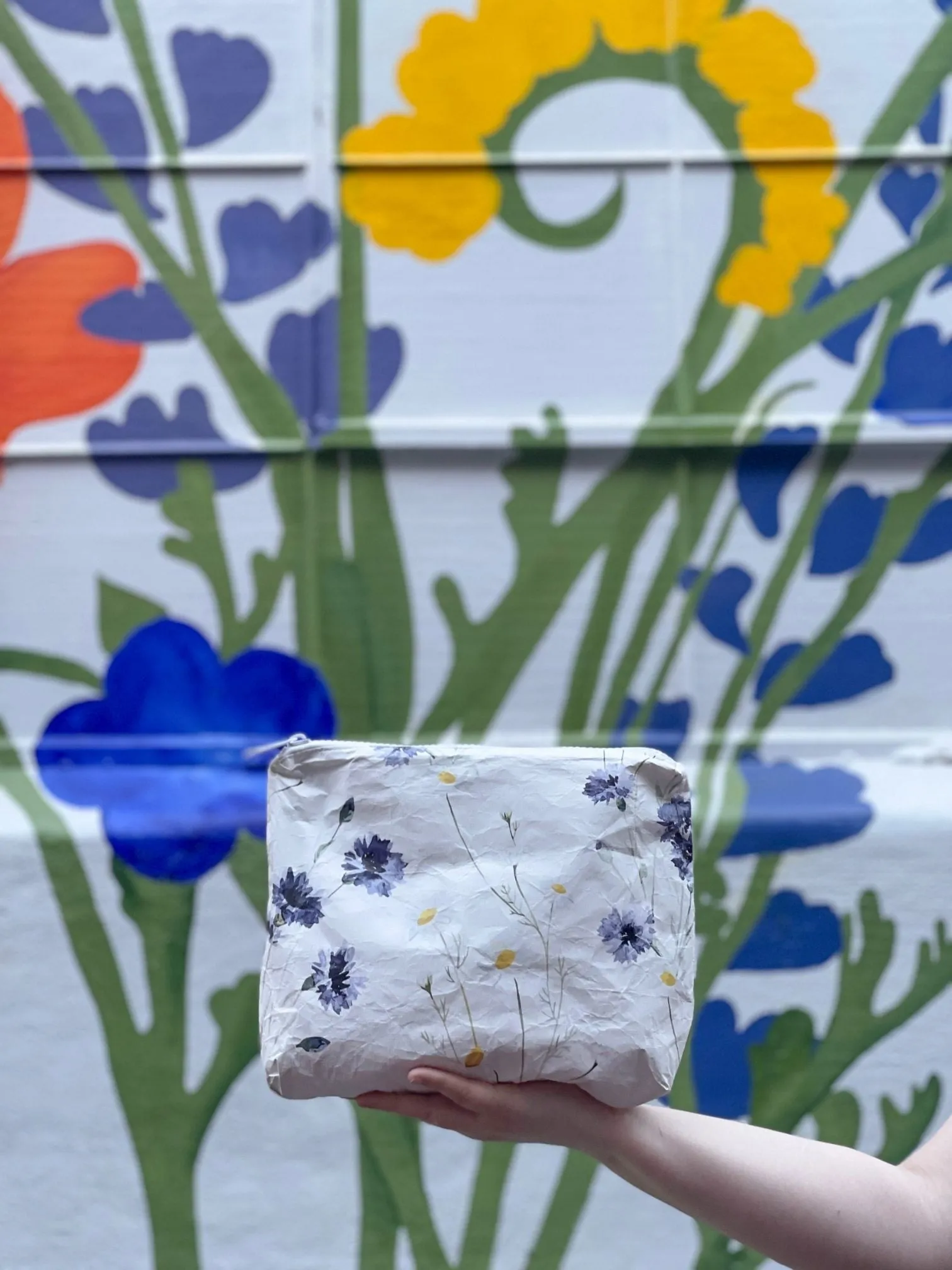 Medium Zipper Pack in Wildflowers