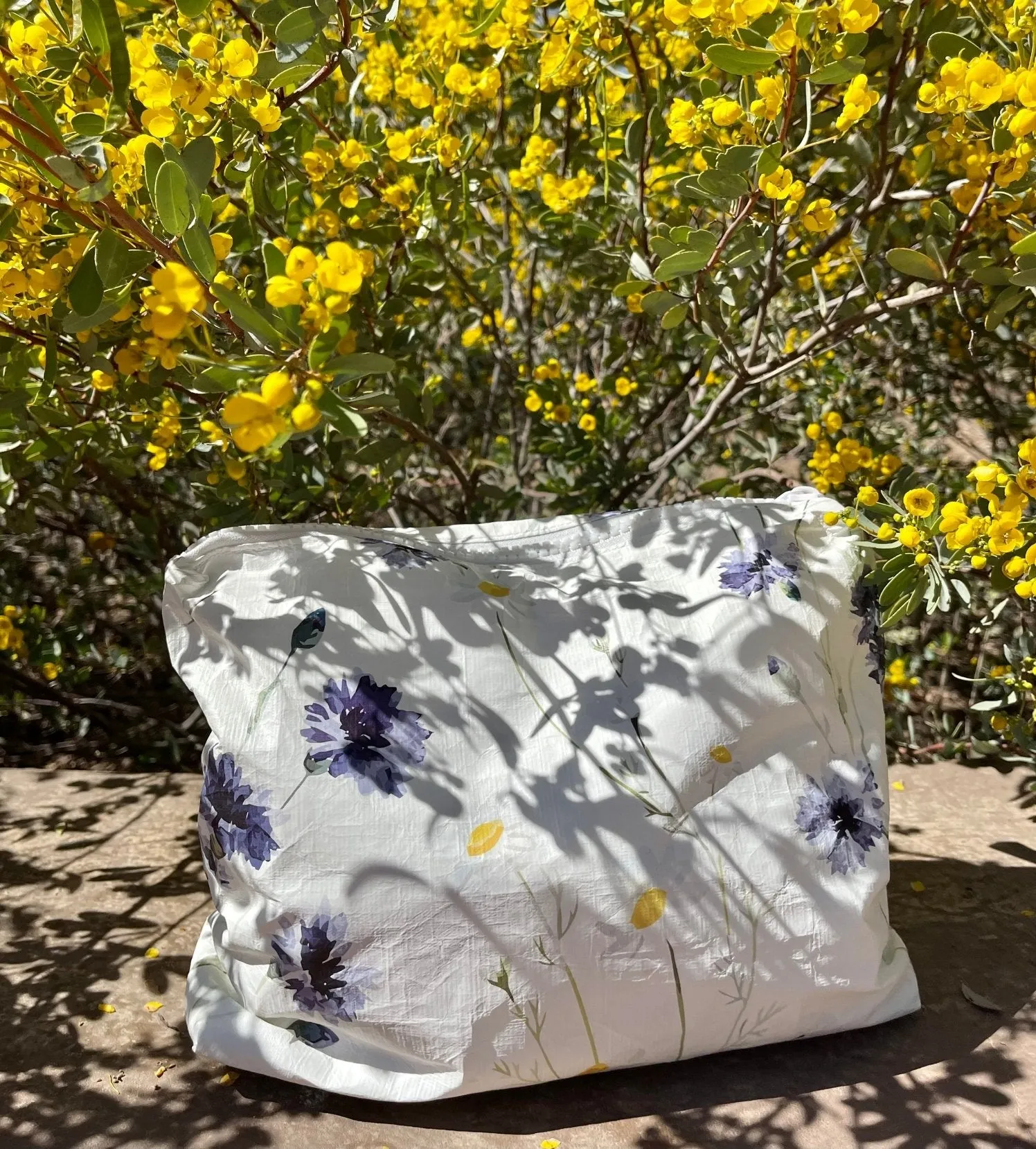 Medium Zipper Pack in Wildflowers