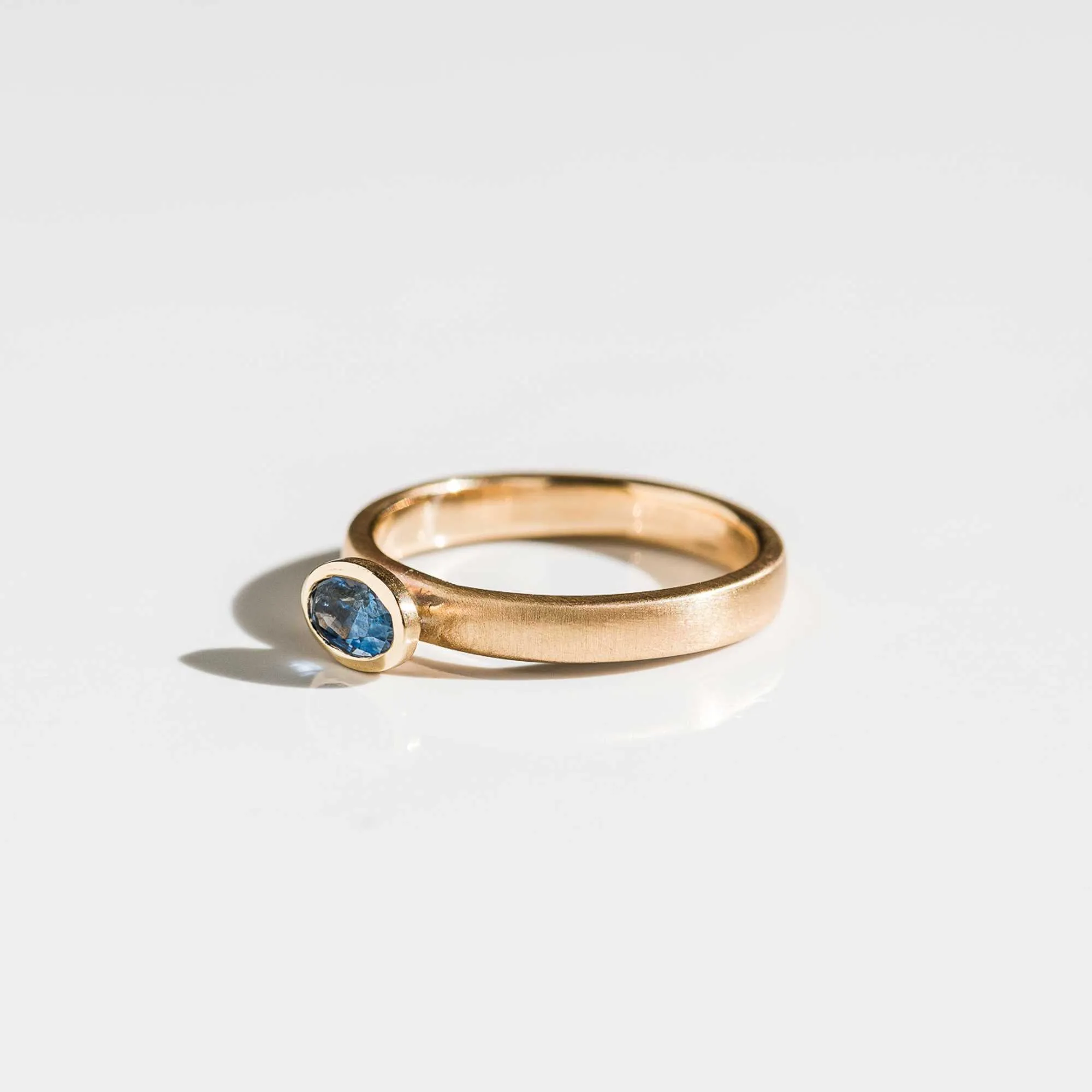 Montana Sapphire East-West Oval Ring in 14k Gold