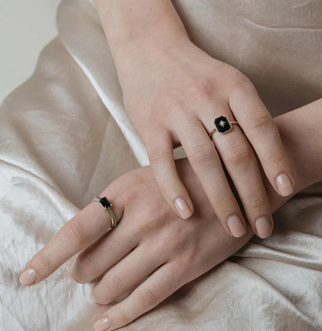 Onyx Pavé Diamond Rolling Ring