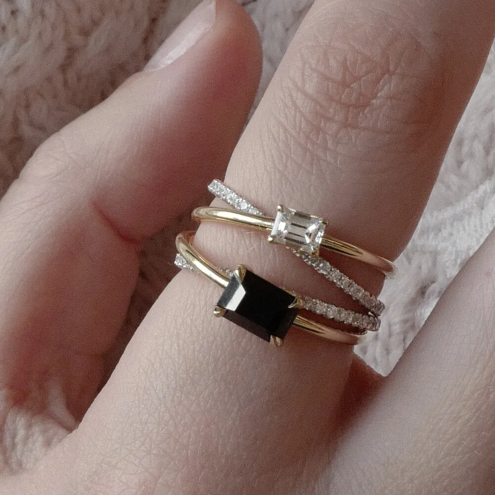 Onyx Pavé Diamond Rolling Ring