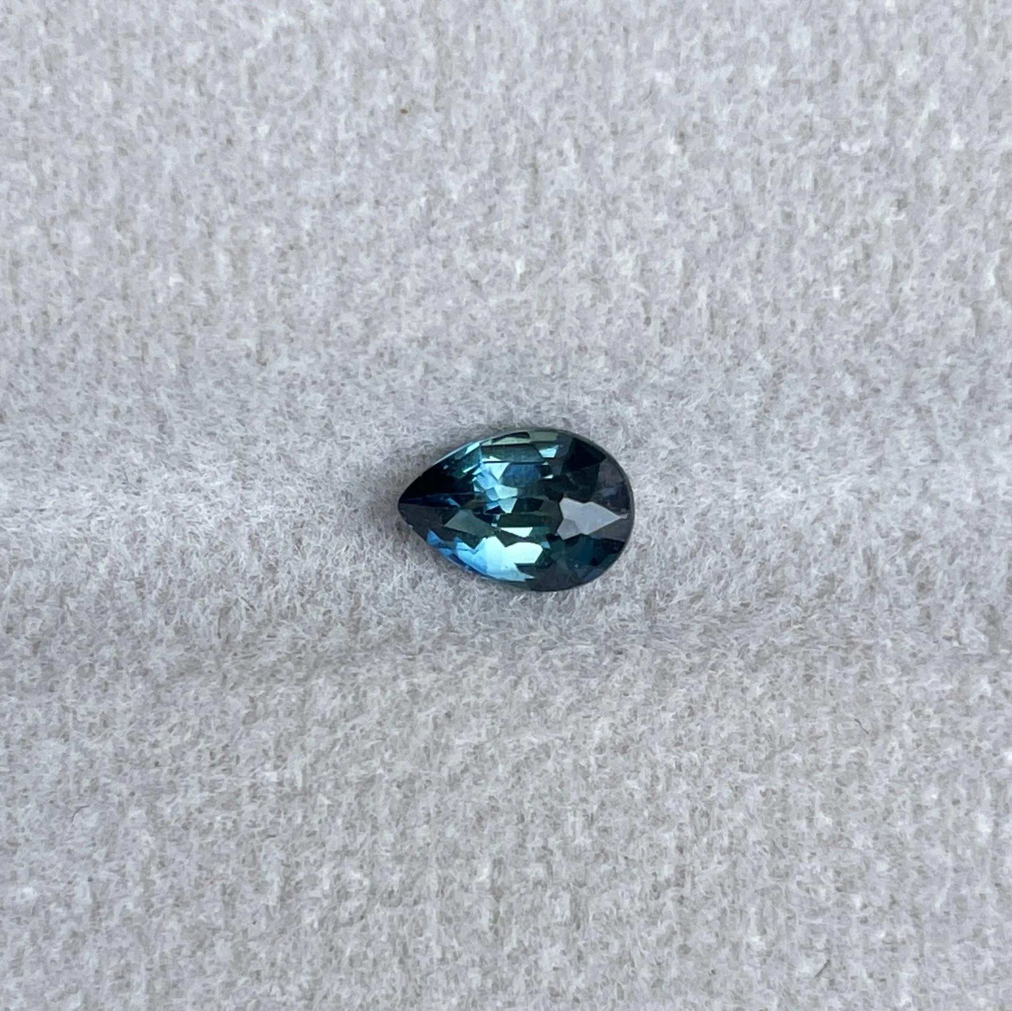 Pear Cut Teal Sapphire Loose Gemstone. 0.71 crt. 6.30 x 4.40 x 3.30mm