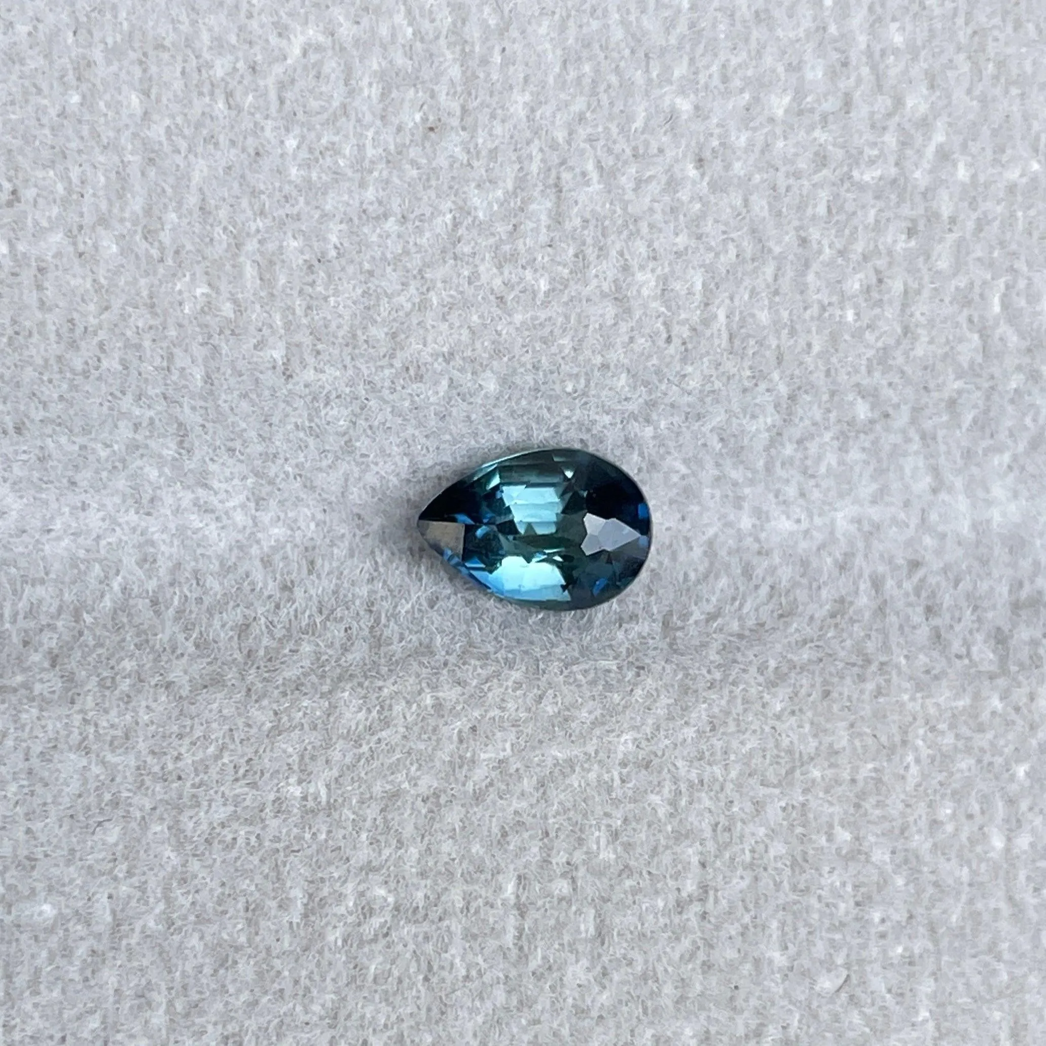 Pear Cut Teal Sapphire Loose Gemstone. 0.71 crt. 6.30 x 4.40 x 3.30mm
