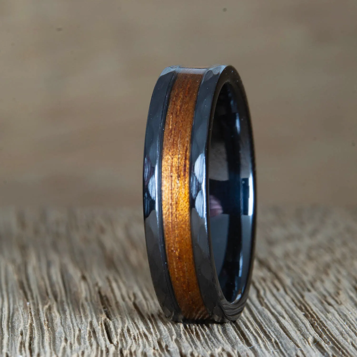 "Golden hammer" Hammered ring with Koa wood inlay